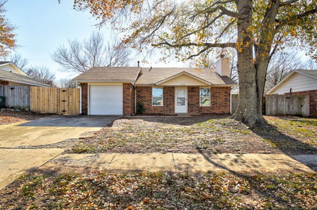 Building Photo - 812 Peregrine Dr