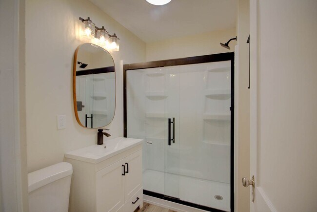 Building Photo - Completely remodeled 3 bed home