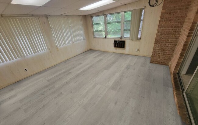 Florida Room - 722 Revere Ave