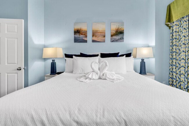 Building Photo - 2710 N Ocean Blvd