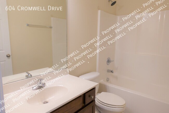 Building Photo - 604 Cromwell Dr