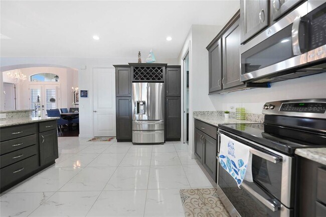 Building Photo - 1010 Mineo Dr