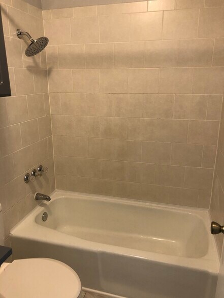 Building Photo - 620 S 1st St