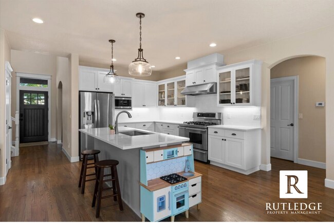 Building Photo - STUNNING 4 Bed/3.5 Bath Home in Talent!!!