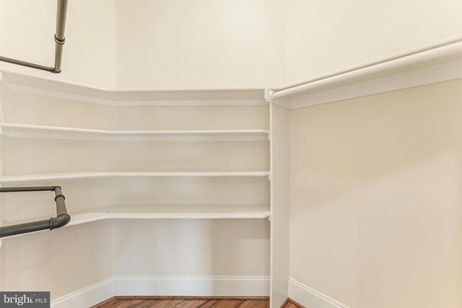 Building Photo - 829 Golden Arrow St