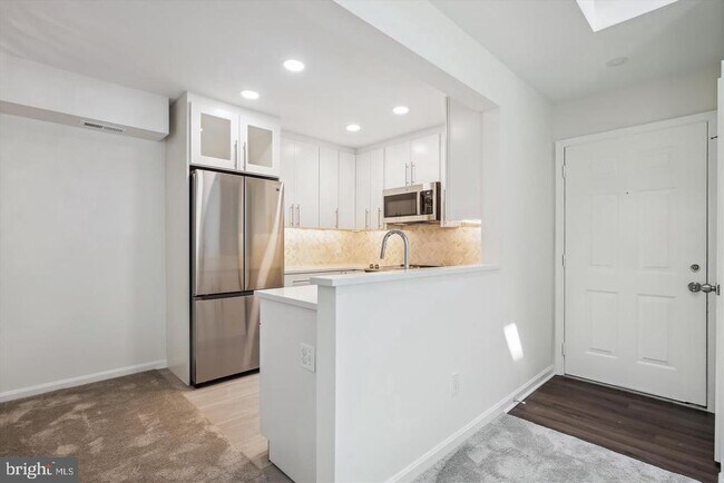 Building Photo - 2224 Springwood Dr