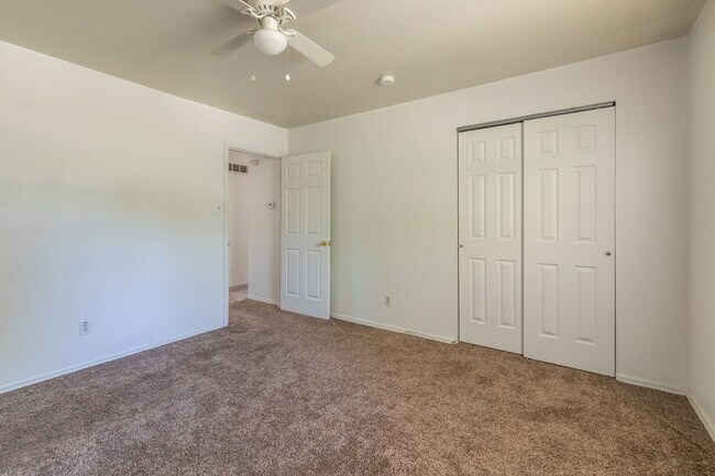 Building Photo - 1681 Lonedell Rd