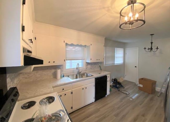 Building Photo - Lovely 3 bedroom ranch style home