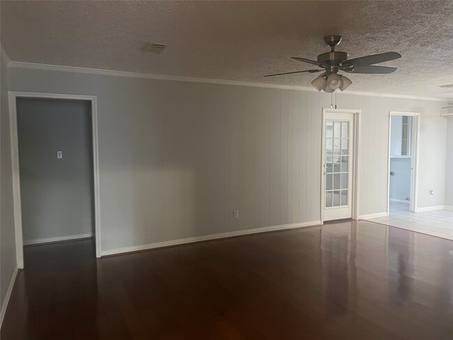 Building Photo - 11107 Sageking Dr