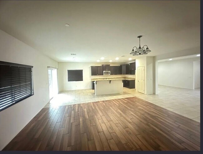 Building Photo - 14245 Tierra Del Sur St