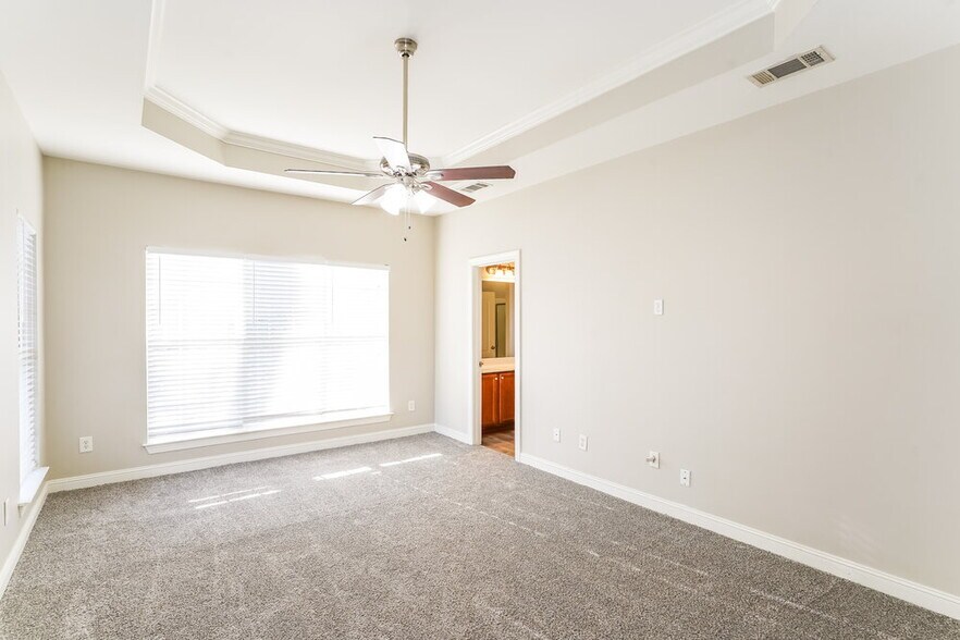 Building Photo - 1508 Saddle View