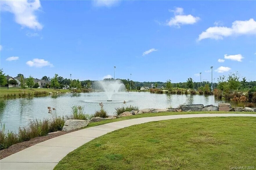 Building Photo - 988 Pennington Dr