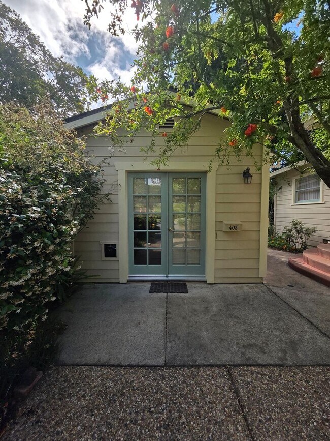 Building Photo - West Side Petaluma Garden Gem - 1 bed 1 bath