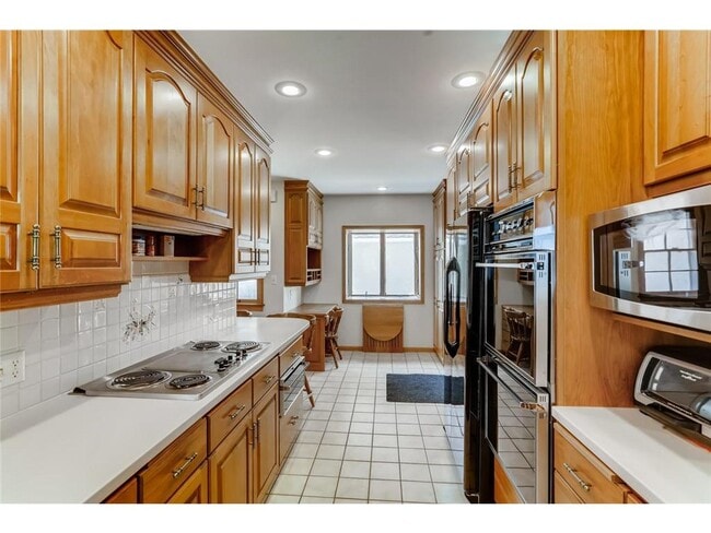 Building Photo - 18000 Breezy Point Rd
