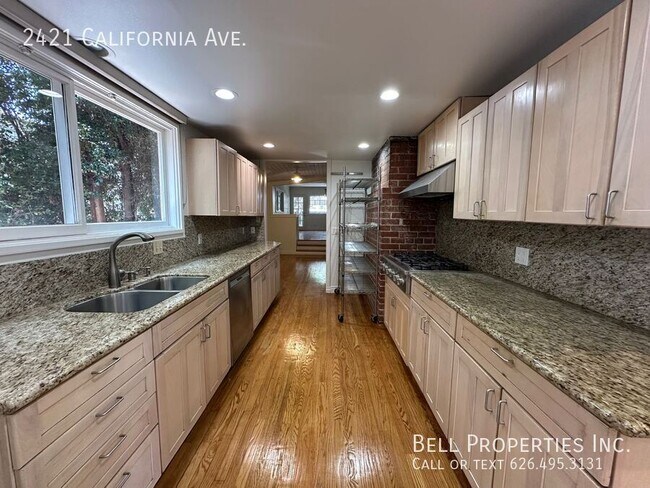 Building Photo - 2421 California Ave