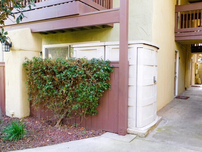Building Photo - 2881 Huntington Blvd