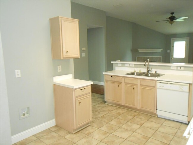 Building Photo - 829 Beaver Creek Dr