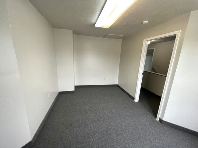 Building Photo - FIVE BEDROOM HOUSE !!. Just a four-minute commute away from PENN STATE BEHREND.