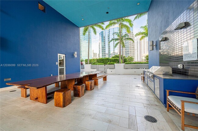Building Photo - 1300 Brickell Bay Dr