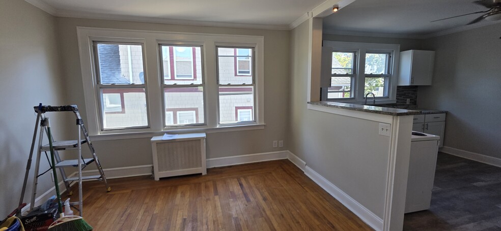 Building Photo - 312 Huntington St