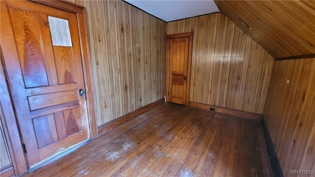 Building Photo - 325 Box Ave