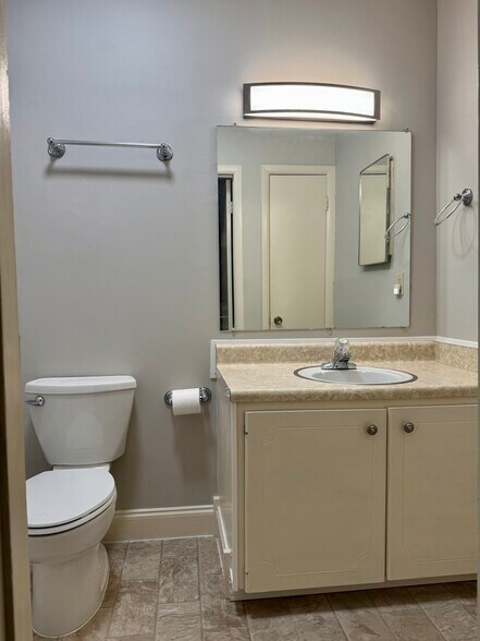 Building Photo - 5709 Lyons View Pike