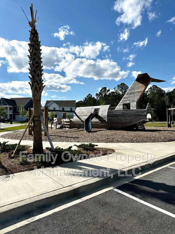 Building Photo - 420 W Respite Ln