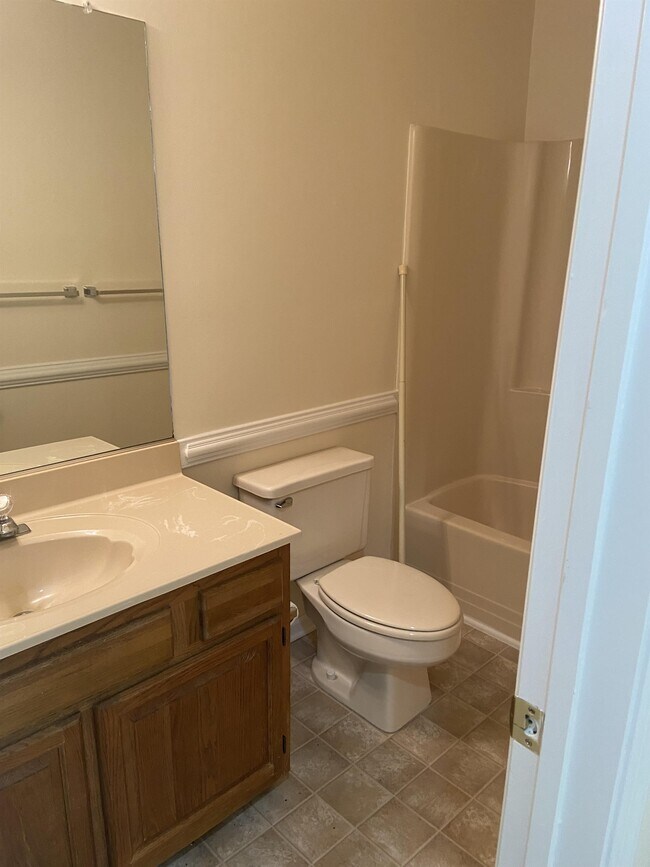 Building Photo - 1020 Colonial Meadows Way