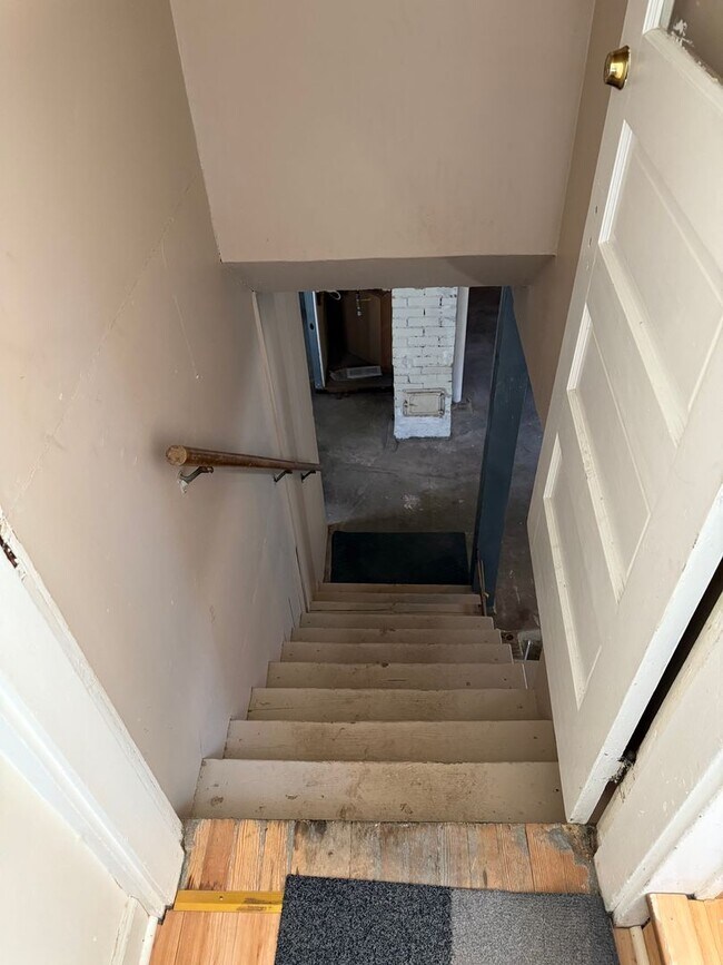 Building Photo - 2BR + Office Seward Park Home w/ A/C & 125...