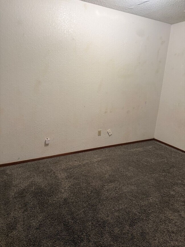 Building Photo - 1166 N Eagle Ln