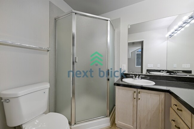 Building Photo - Charming 2-Bed Townhouse Retreat in Bothell with 2.5 Baths – Your Perfect Sanctuary Awaits!