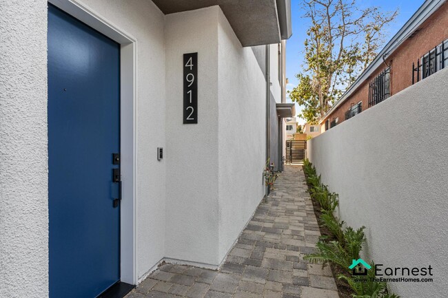 Building Photo - 3 + 3.5 Modern Mar Vista Gem with Rooftop ...