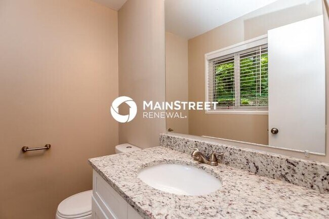 Building Photo - 3 Bedroom Pet-Friendly Home in Forest Park...