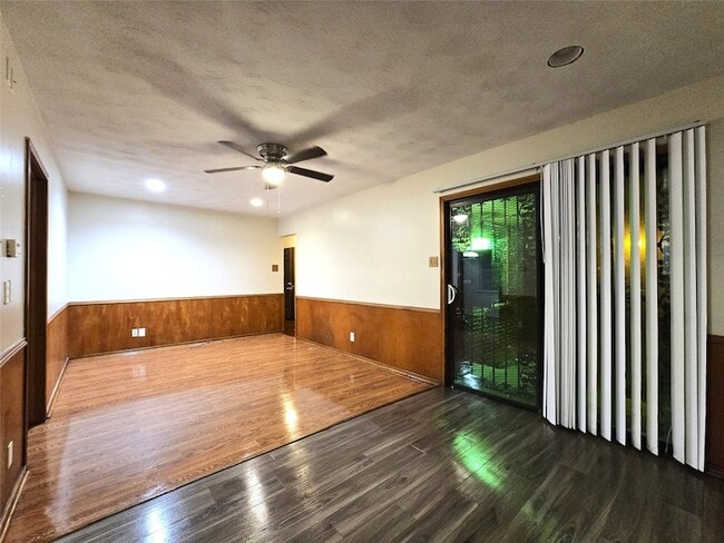 Building Photo - 648 Penguin Dr