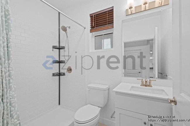 Building Photo - 15961 Mavericks Ln