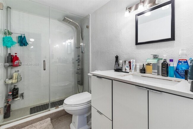 Building Photo - 3140 S Ocean Dr