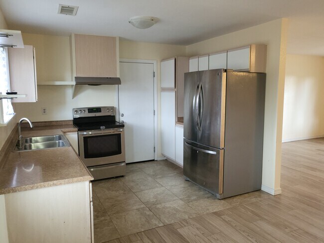 Building Photo - 3620 N Treasure Dr