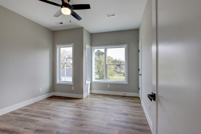 Building Photo - 230 3rd St