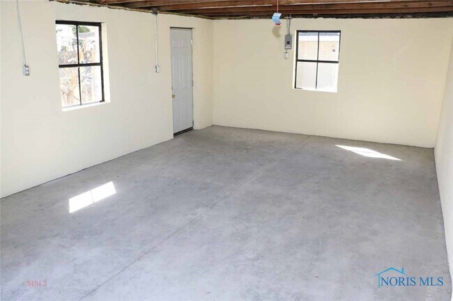 Building Photo - 129 Oswald St