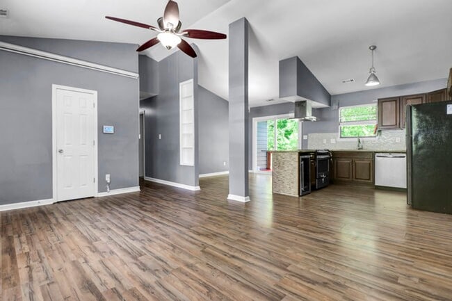 Building Photo - 221 Pollard Dr