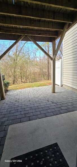 Building Photo - 14423 Hamletville St