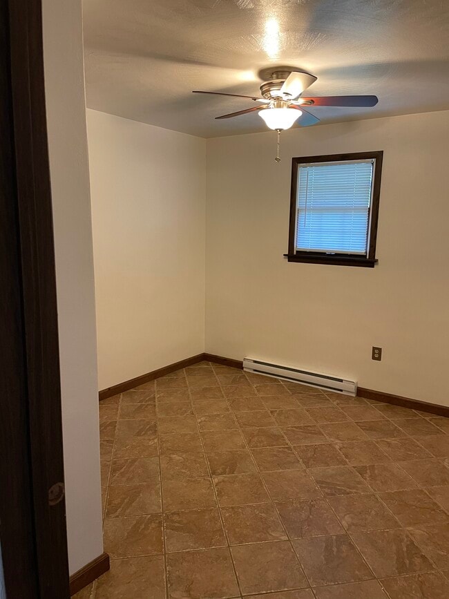 Bedroom - 115 Pendleton St