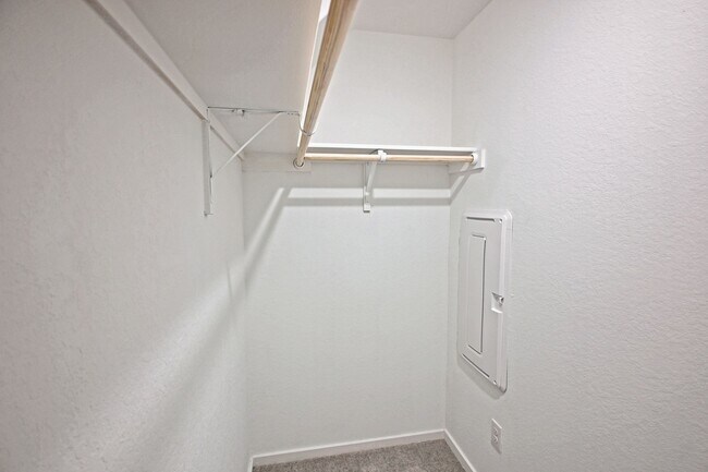 Building Photo - 1601 Tiptop Mdw