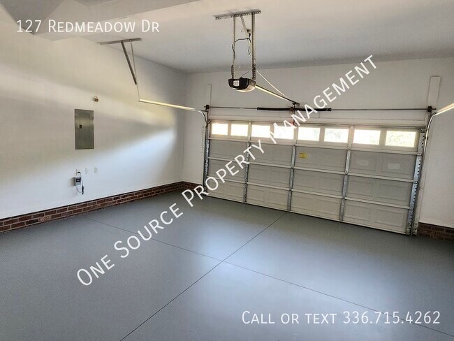 Building Photo - 127 Redmeadow Dr