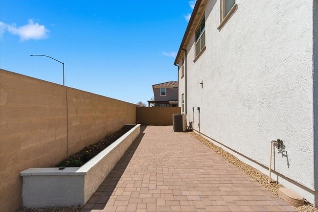 Building Photo - 5935 S Coyote Canyon