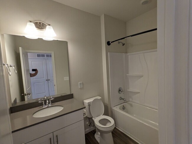 Building Photo - 3 BEDROOM TOWNHOME DOWNTOWN CONCORD-GREENW...