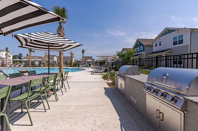 Building Photo - 3164 Mulberry Blvd