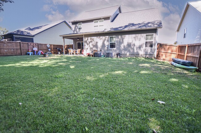 Building Photo - Pet Friendly Four Bedroom!