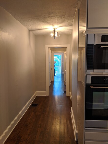 hallway from kitchen to front door - 720 Berne St SE Apt B