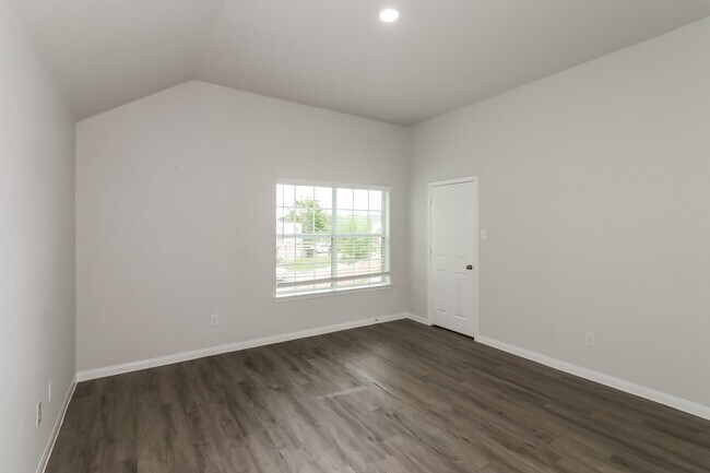 Building Photo - 5802 Santa Bernadetta